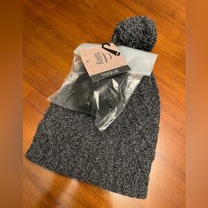 Tilley Beanie/Toque with Pom Pom BNWT